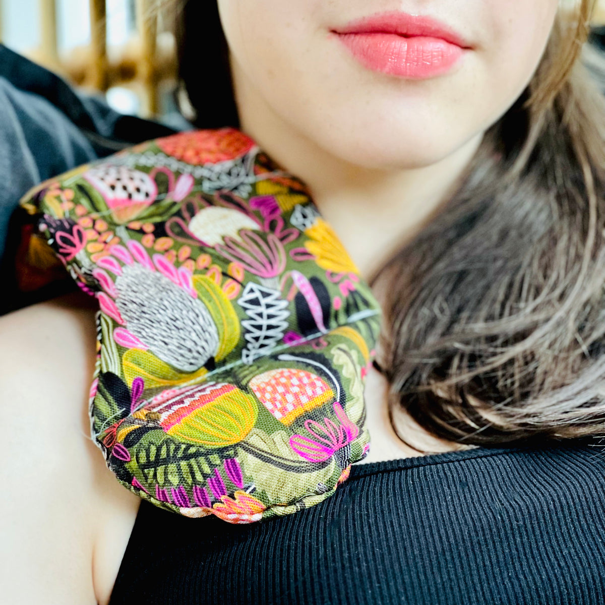 curved neck wrap