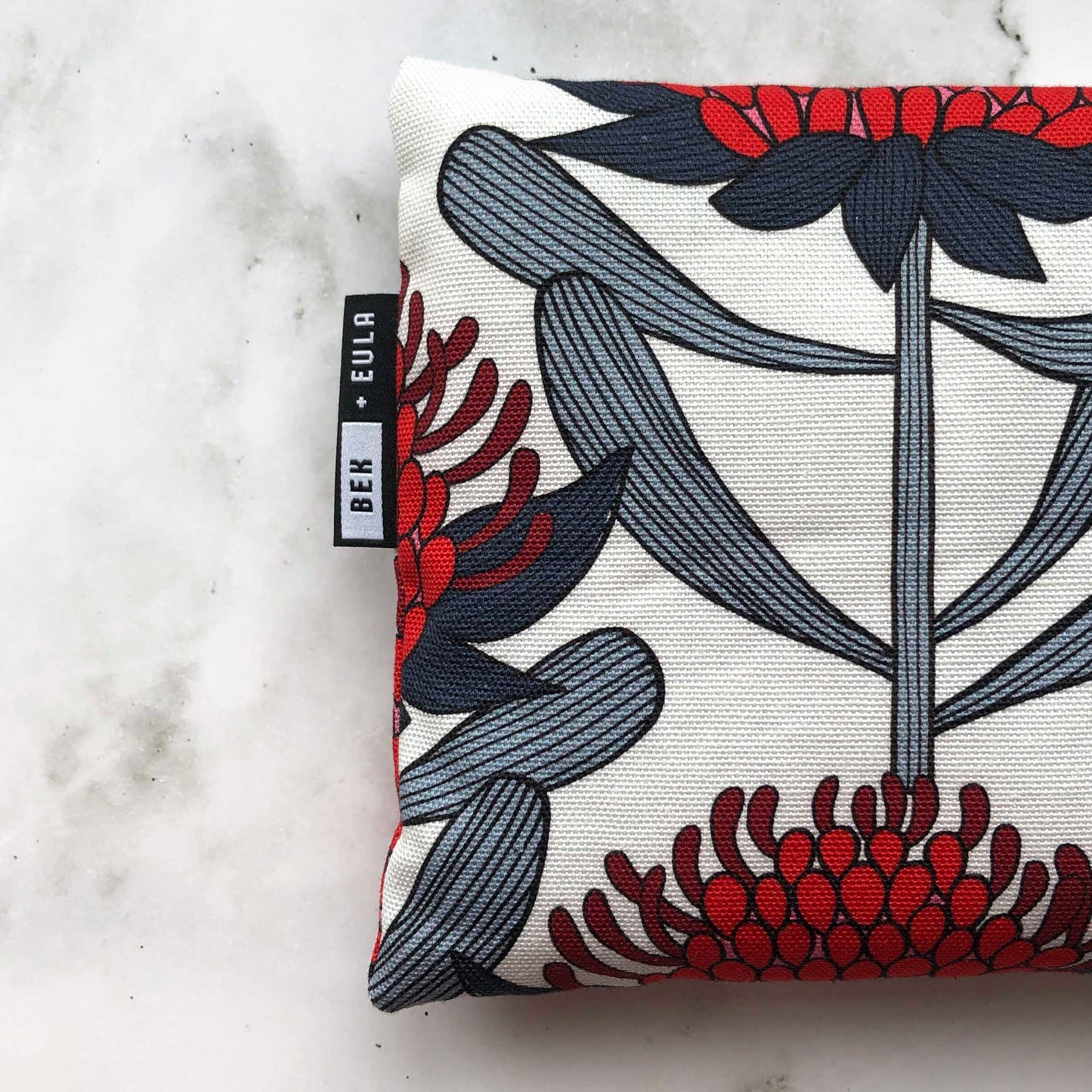 Medium Heat Pack - Waratah Red